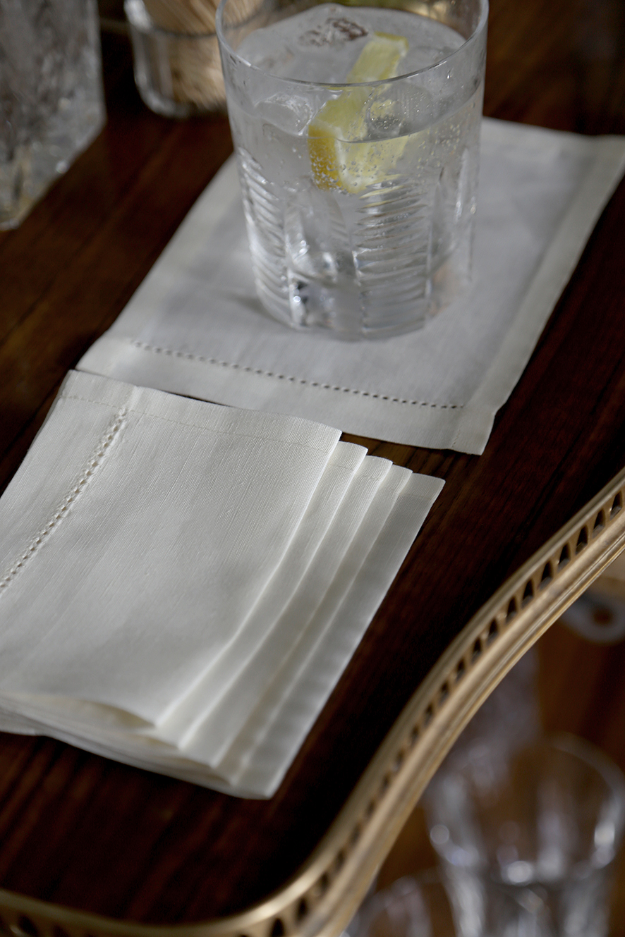 https://reedfamilylinen.com/wp-content/uploads/2021/06/Reed_cocktail-napkins_2-LR.jpg